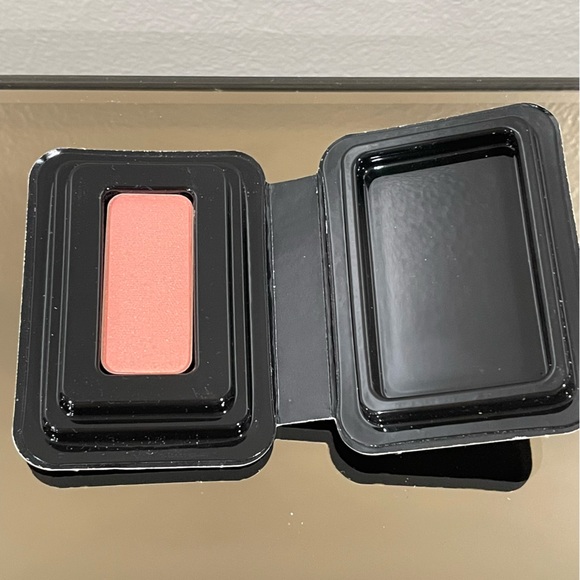 B302 Make Up For Ever Blush Mini Peach Pink Shimmer 1.3g / .04oz - Picture 5 of 5